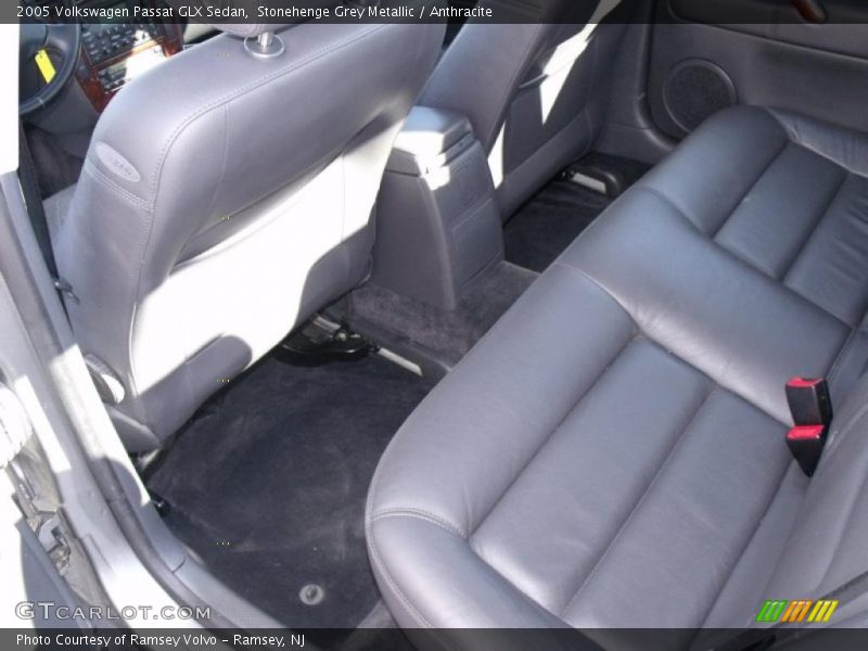 Stonehenge Grey Metallic / Anthracite 2005 Volkswagen Passat GLX Sedan