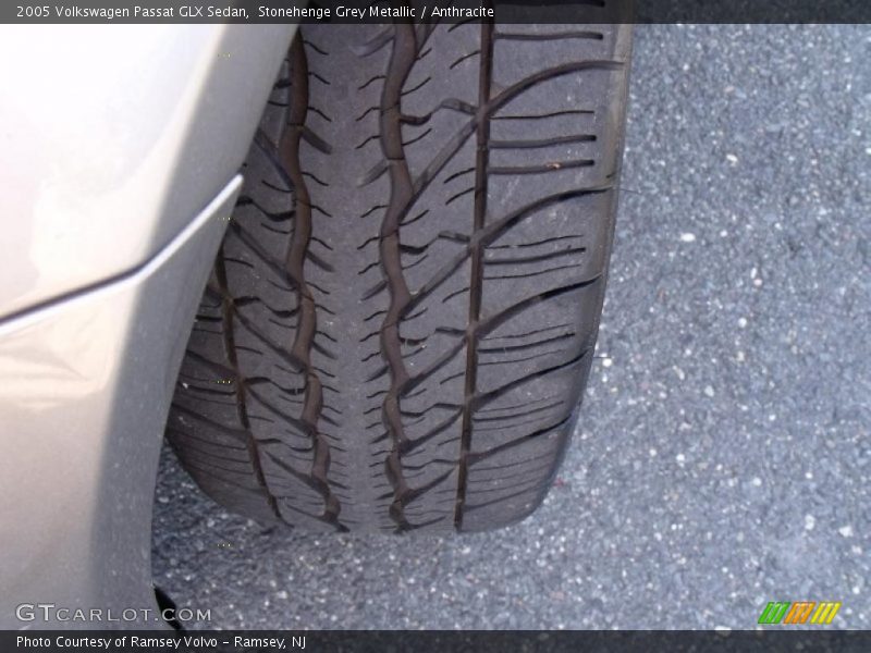 Stonehenge Grey Metallic / Anthracite 2005 Volkswagen Passat GLX Sedan