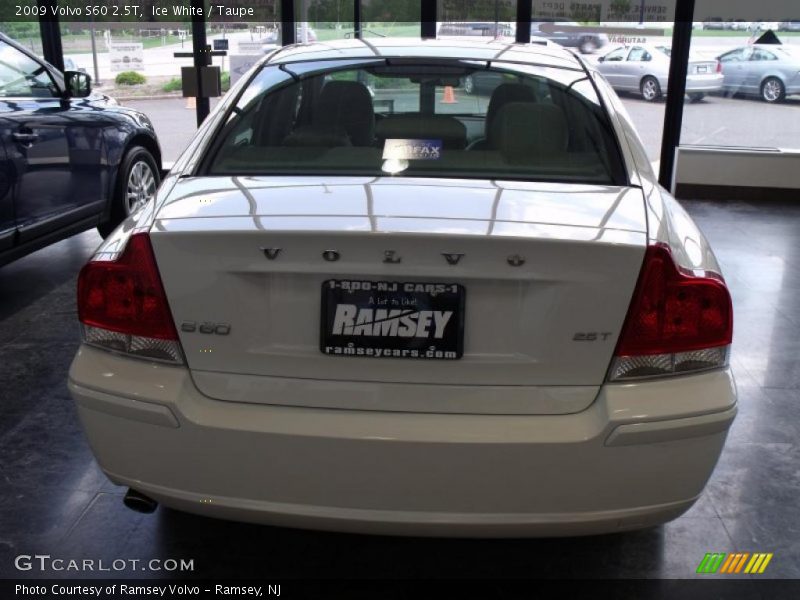 Ice White / Taupe 2009 Volvo S60 2.5T