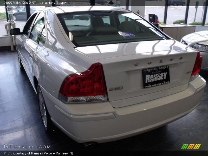 Ice White / Taupe 2009 Volvo S60 2.5T