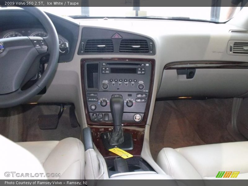 Ice White / Taupe 2009 Volvo S60 2.5T