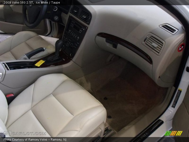 Ice White / Taupe 2009 Volvo S60 2.5T