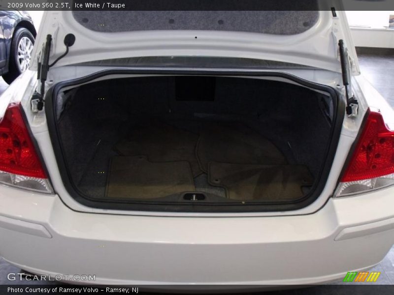 Ice White / Taupe 2009 Volvo S60 2.5T
