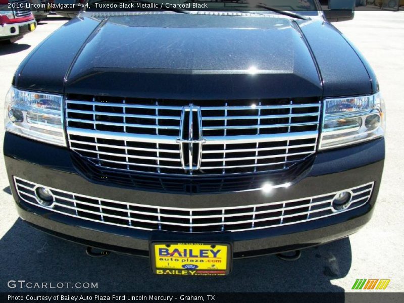 Tuxedo Black Metallic / Charcoal Black 2010 Lincoln Navigator 4x4