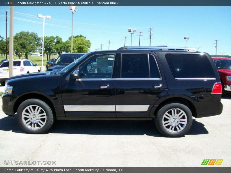 Tuxedo Black Metallic / Charcoal Black 2010 Lincoln Navigator 4x4