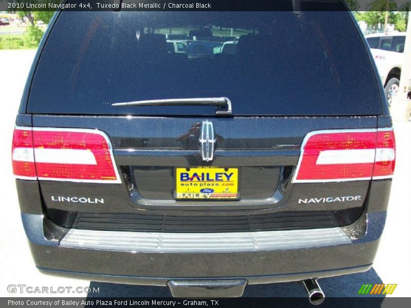 Tuxedo Black Metallic / Charcoal Black 2010 Lincoln Navigator 4x4