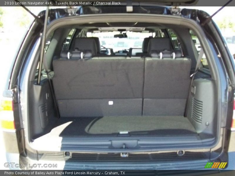 Tuxedo Black Metallic / Charcoal Black 2010 Lincoln Navigator 4x4