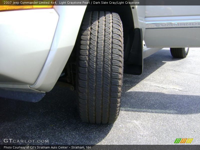 Light Graystone Pearl / Dark Slate Gray/Light Graystone 2007 Jeep Commander Limited 4x4