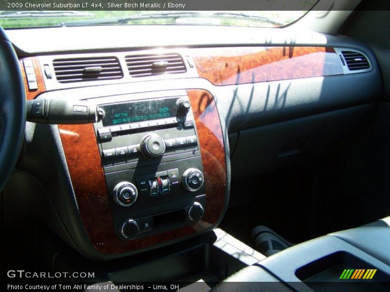 Silver Birch Metallic / Ebony 2009 Chevrolet Suburban LT 4x4