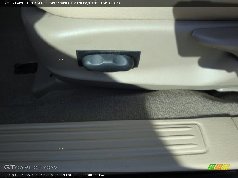 Vibrant White / Medium/Dark Pebble Beige 2006 Ford Taurus SEL