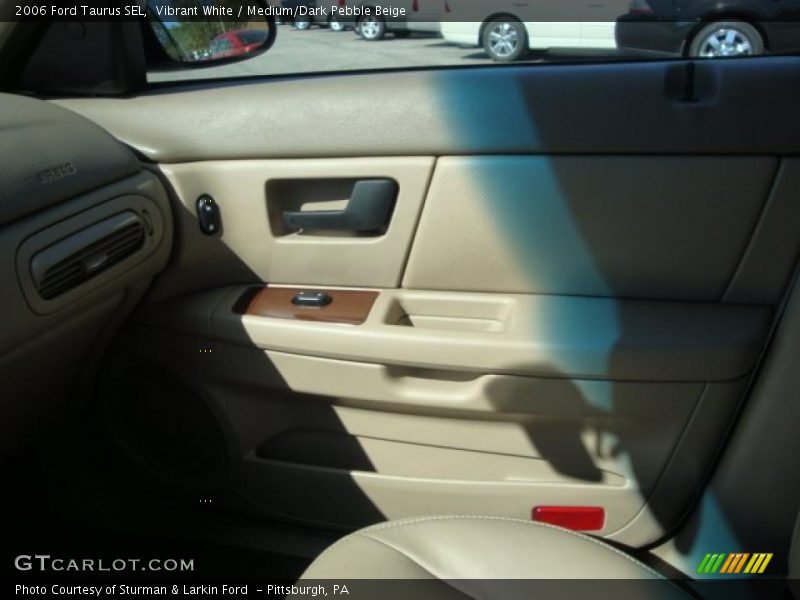 Vibrant White / Medium/Dark Pebble Beige 2006 Ford Taurus SEL