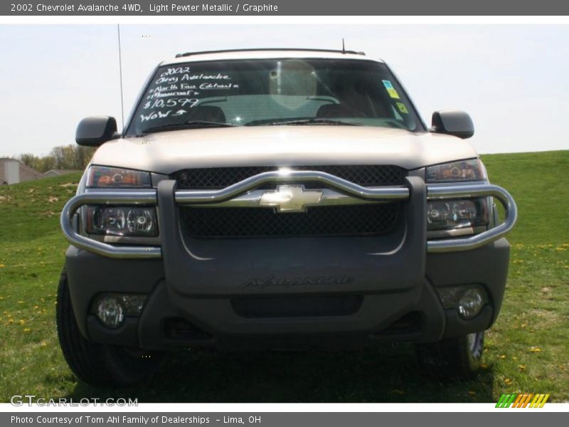 Light Pewter Metallic / Graphite 2002 Chevrolet Avalanche 4WD