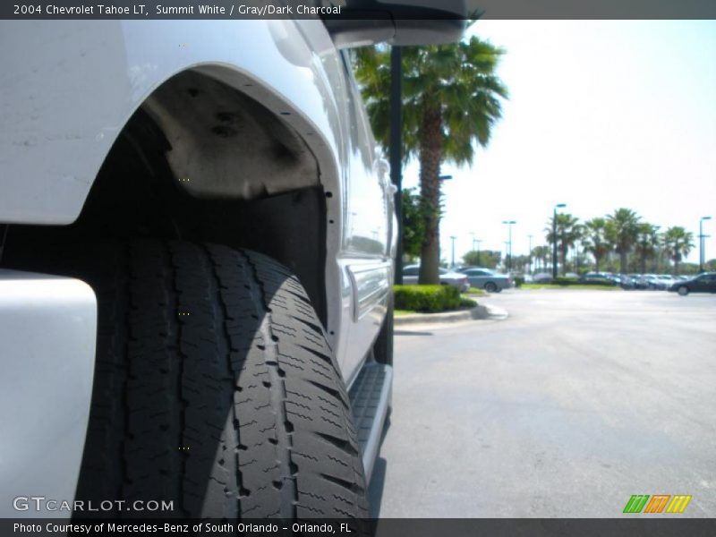 Summit White / Gray/Dark Charcoal 2004 Chevrolet Tahoe LT