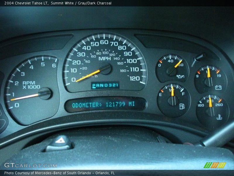 Summit White / Gray/Dark Charcoal 2004 Chevrolet Tahoe LT