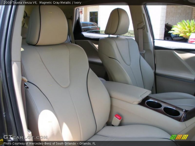 Magnetic Gray Metallic / Ivory 2009 Toyota Venza V6