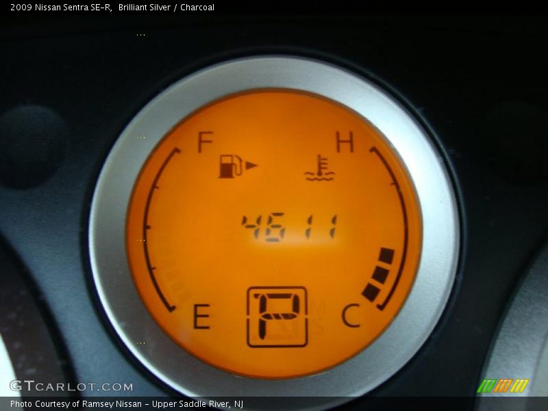 Brilliant Silver / Charcoal 2009 Nissan Sentra SE-R