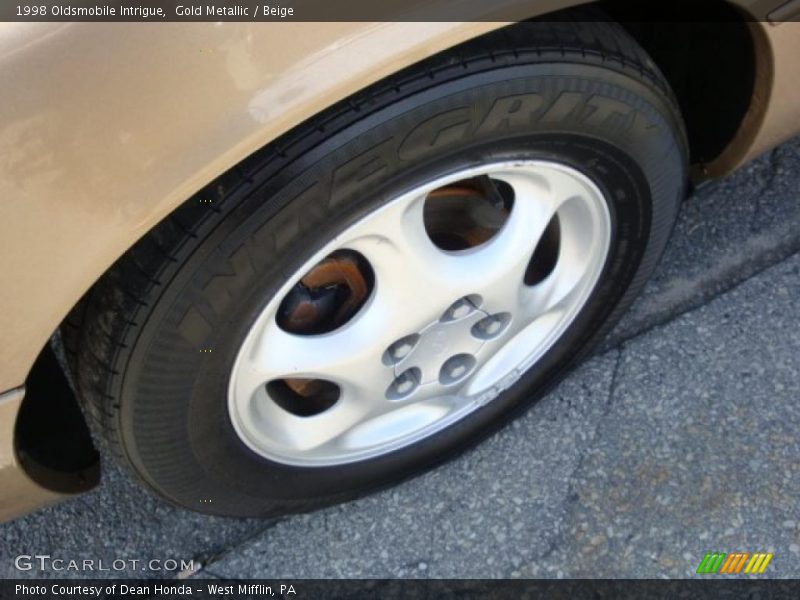 Gold Metallic / Beige 1998 Oldsmobile Intrigue