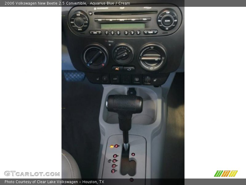 Aquarius Blue / Cream 2006 Volkswagen New Beetle 2.5 Convertible