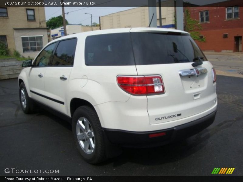 Cream White / Black 2007 Saturn Outlook XE AWD