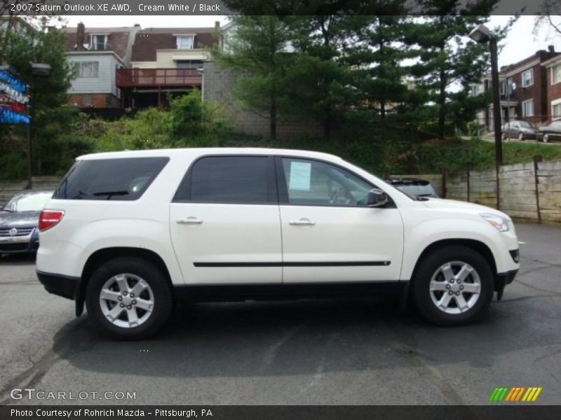 Cream White / Black 2007 Saturn Outlook XE AWD