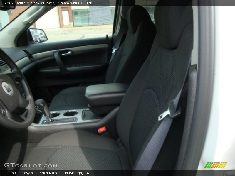 Cream White / Black 2007 Saturn Outlook XE AWD