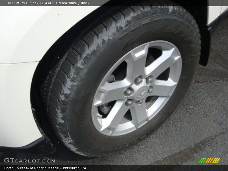 Cream White / Black 2007 Saturn Outlook XE AWD