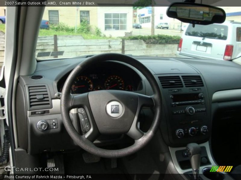 Cream White / Black 2007 Saturn Outlook XE AWD