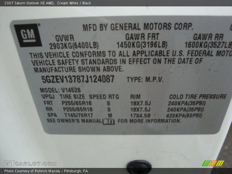Cream White / Black 2007 Saturn Outlook XE AWD