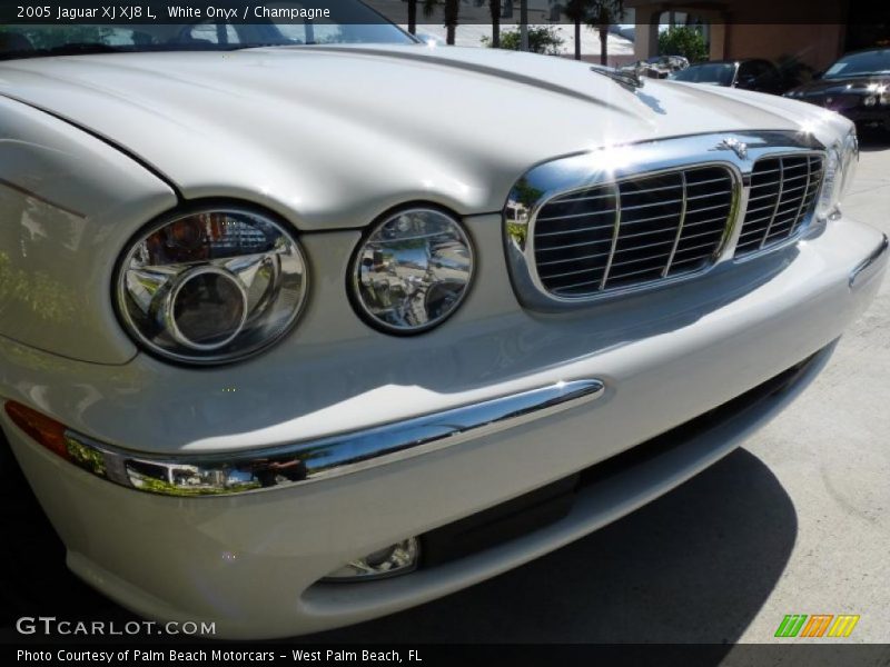 White Onyx / Champagne 2005 Jaguar XJ XJ8 L