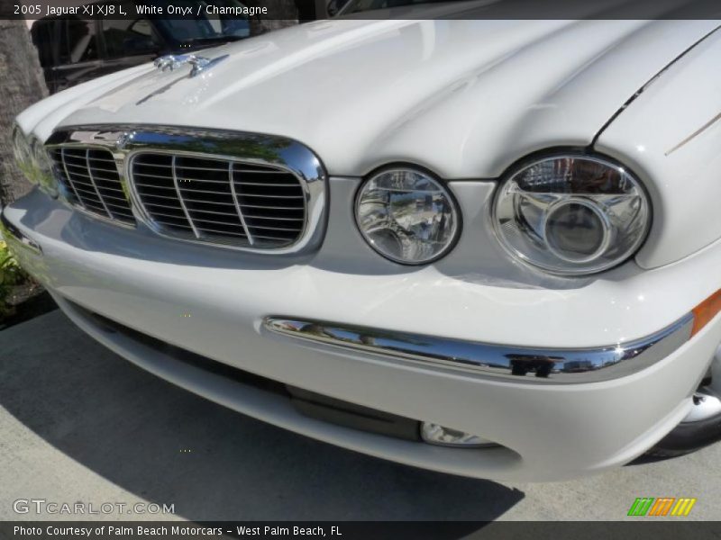 White Onyx / Champagne 2005 Jaguar XJ XJ8 L