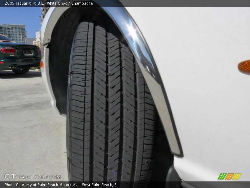 White Onyx / Champagne 2005 Jaguar XJ XJ8 L