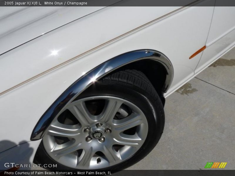 White Onyx / Champagne 2005 Jaguar XJ XJ8 L