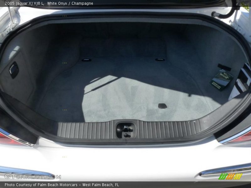 White Onyx / Champagne 2005 Jaguar XJ XJ8 L