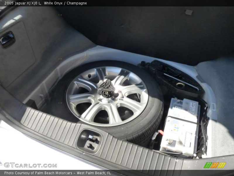 White Onyx / Champagne 2005 Jaguar XJ XJ8 L