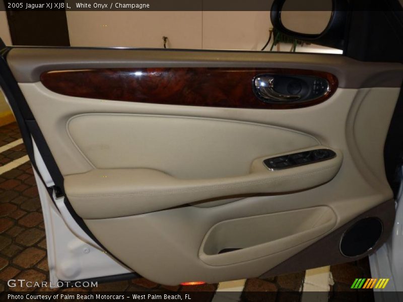 White Onyx / Champagne 2005 Jaguar XJ XJ8 L