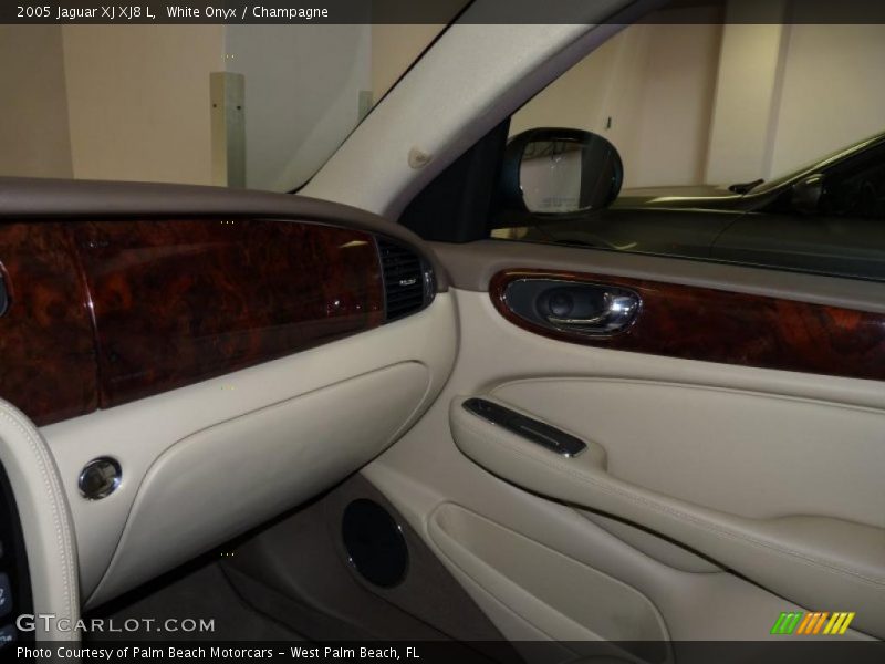 White Onyx / Champagne 2005 Jaguar XJ XJ8 L