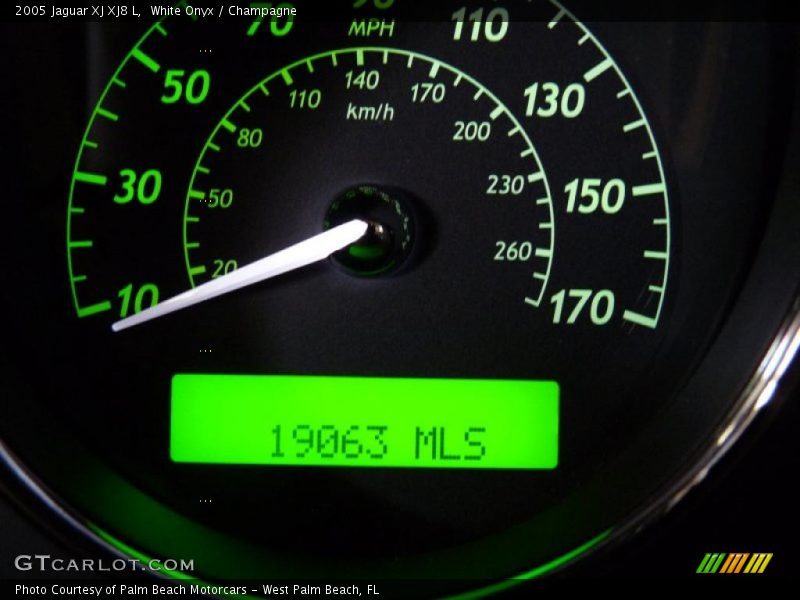 White Onyx / Champagne 2005 Jaguar XJ XJ8 L