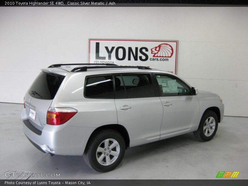 Classic Silver Metallic / Ash 2010 Toyota Highlander SE 4WD