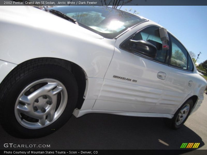 Arctic White / Dark Pewter 2002 Pontiac Grand Am SE Sedan