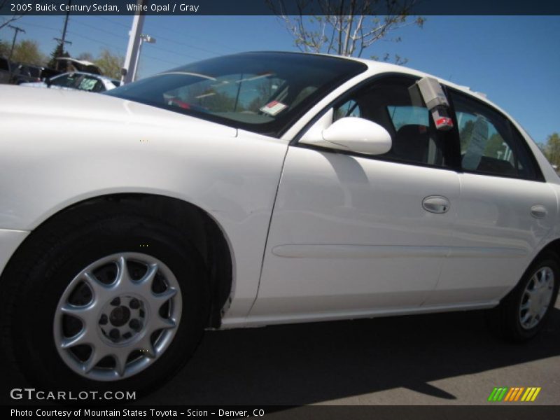 White Opal / Gray 2005 Buick Century Sedan