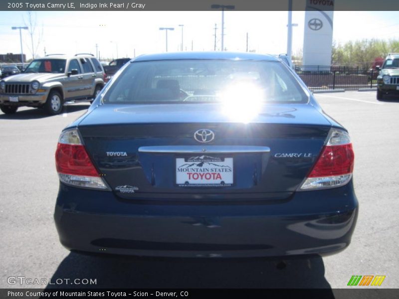 Indigo Ink Pearl / Gray 2005 Toyota Camry LE