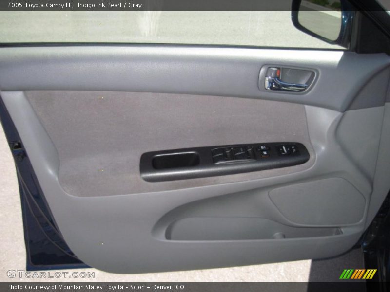 Indigo Ink Pearl / Gray 2005 Toyota Camry LE
