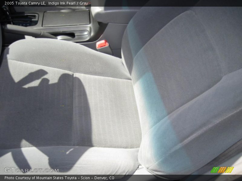 Indigo Ink Pearl / Gray 2005 Toyota Camry LE