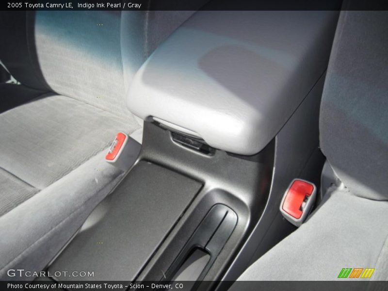 Indigo Ink Pearl / Gray 2005 Toyota Camry LE