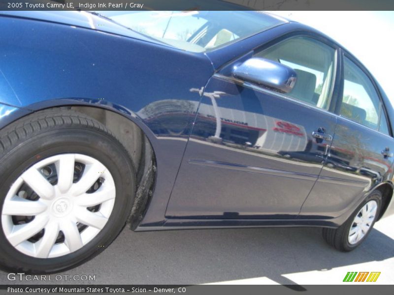 Indigo Ink Pearl / Gray 2005 Toyota Camry LE