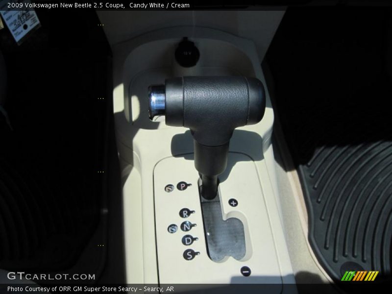 Candy White / Cream 2009 Volkswagen New Beetle 2.5 Coupe