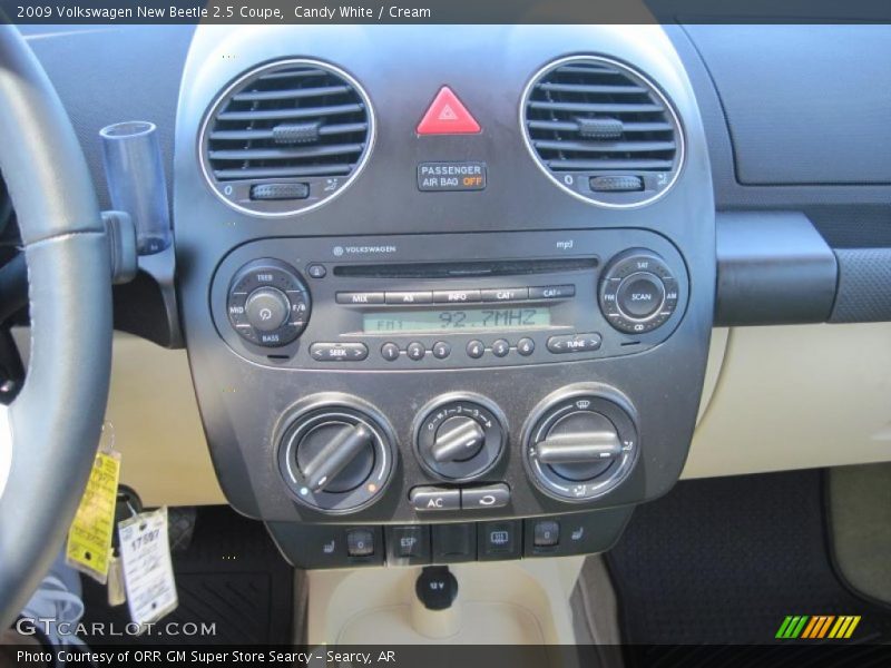 Candy White / Cream 2009 Volkswagen New Beetle 2.5 Coupe