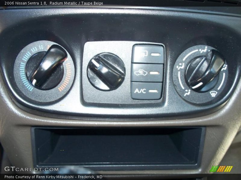 Radium Metallic / Taupe Beige 2006 Nissan Sentra 1.8