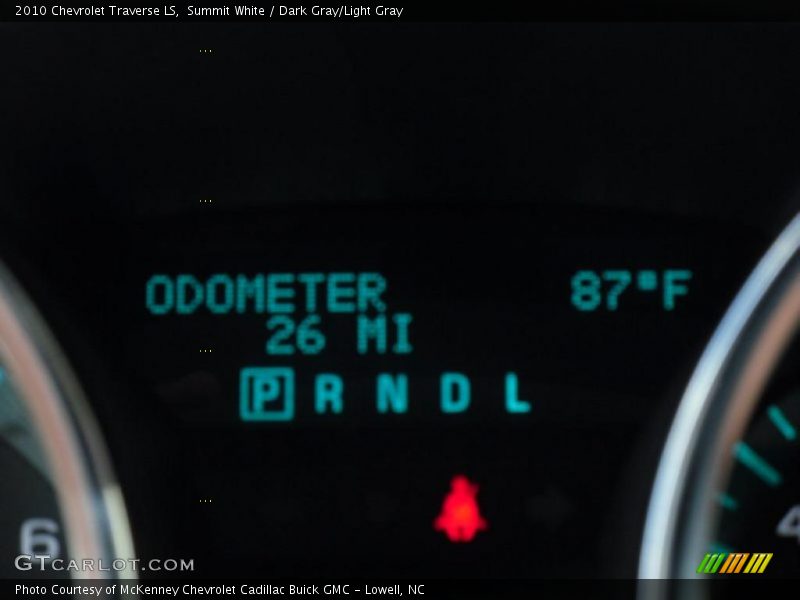 Summit White / Dark Gray/Light Gray 2010 Chevrolet Traverse LS