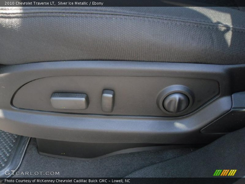 Silver Ice Metallic / Ebony 2010 Chevrolet Traverse LT